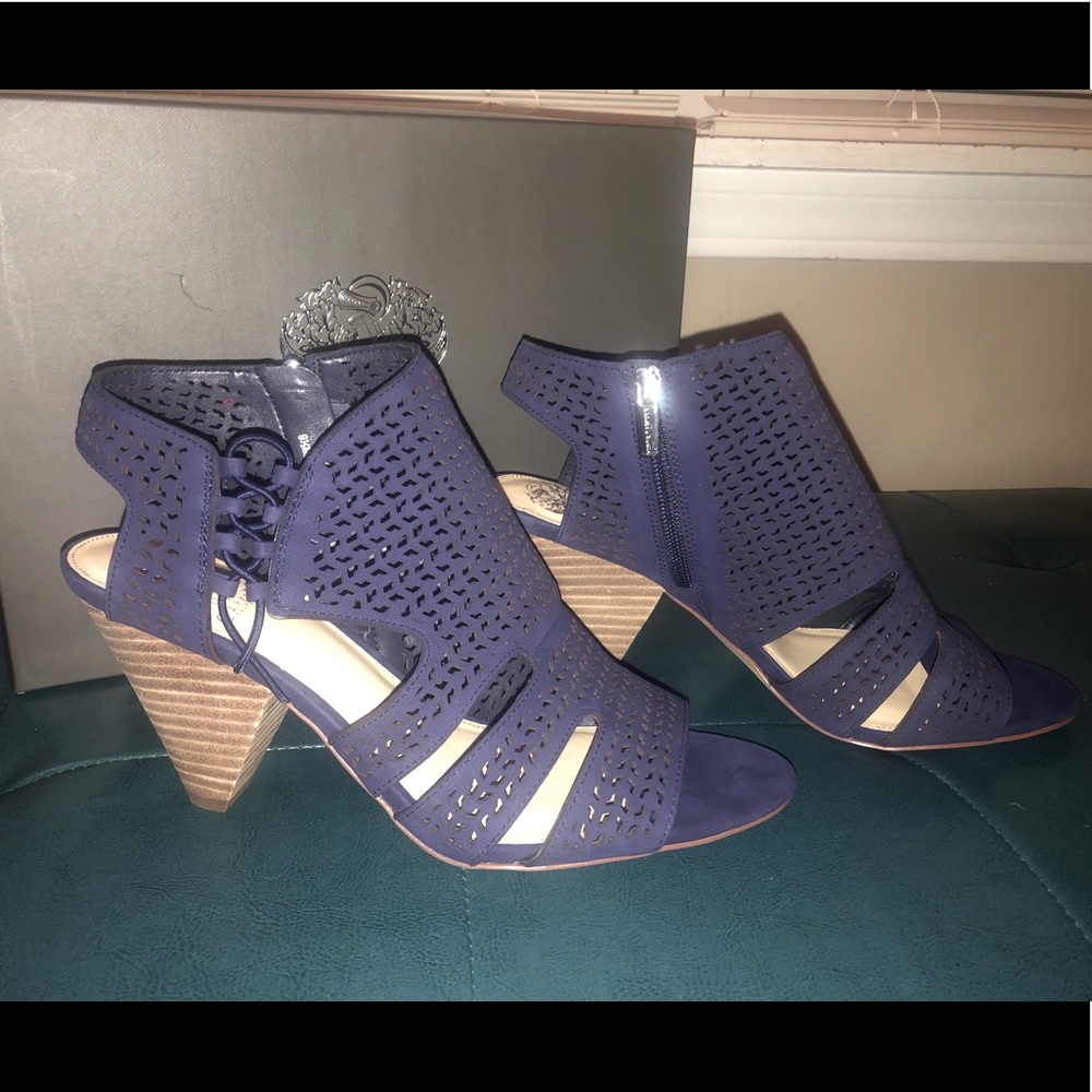 BRAND NEW Vince Camuto deep navy VC-ESTEN heeled sandal